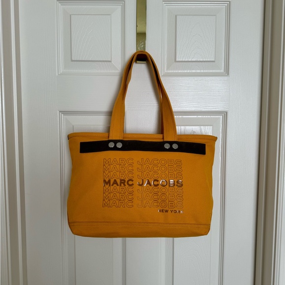 Marc Jacobs canvas tote with zipper. - Picture 10 of 10